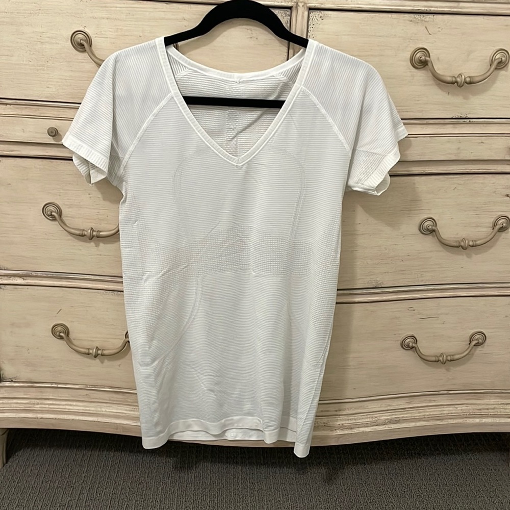 Lululemon vneck in white size 10